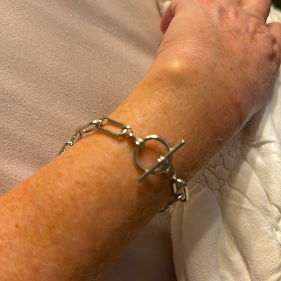 Yurman Style Madison Chain Toggle Bracelet in Silver with Pave Diamonds - Picture 9 of 10